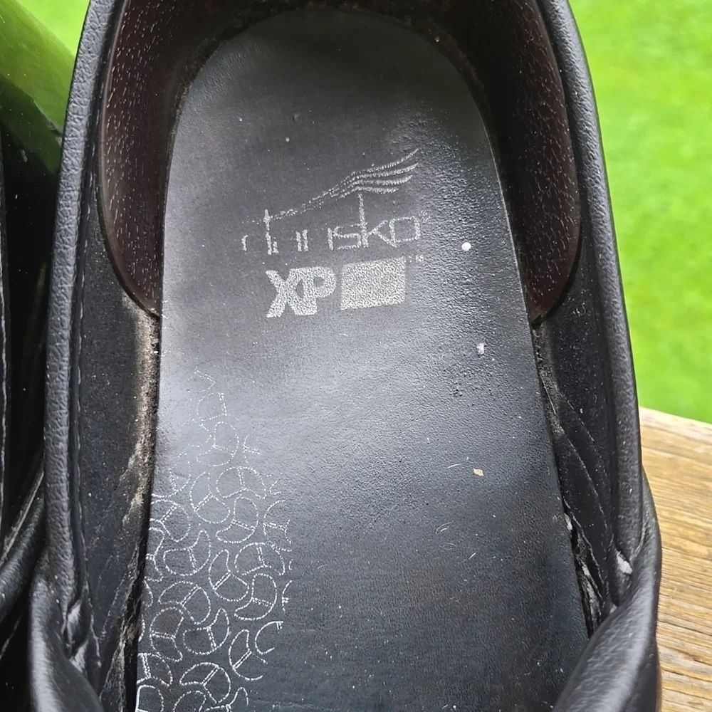 Dansko XP Womens Scrub Clogs Black Patent 39 8.5 To 9